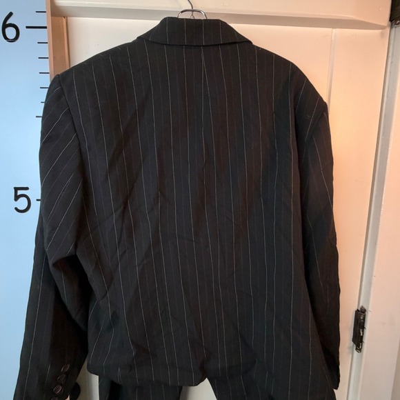 Rafaella Woman's Black Pinstripe Suit Size 20W Pants & Jacket - Picture 5 of 11